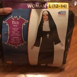 Nun women costume size large